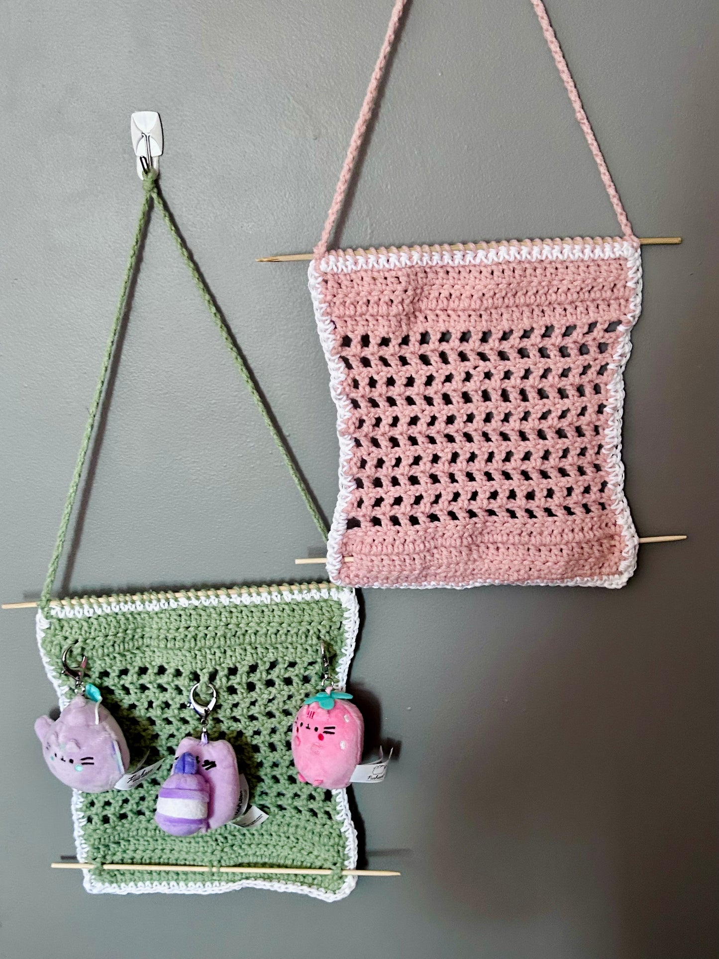 Crochet jewelry holder, crochet keychain display